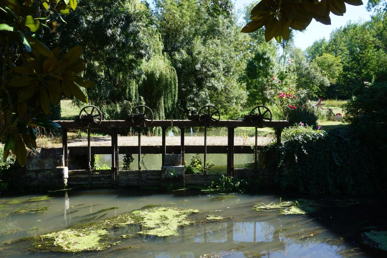 Le Moulin De Moquesouris - Chambres D'Hotes Et Table D'Hote Nazelles-Negron Esterno foto